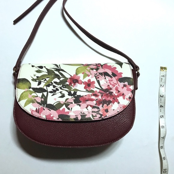 Handbags - EUC Beautiful C Wonder Floral Crossbody Purse